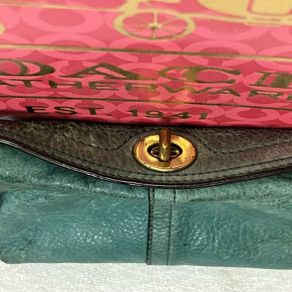 Coach Vintage Teal Green Leather Wristlet with Coach signature turn lock - Picture 3 of 8